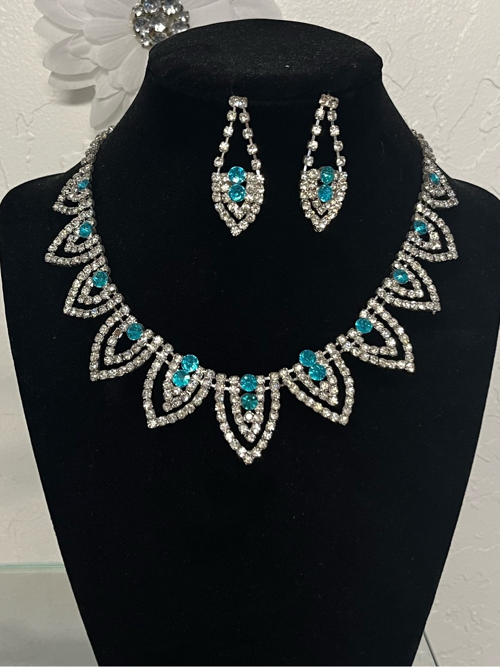 Turquoise Crystal Teardrop Necklace & Earrings Set